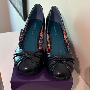 Madden Girl Navy Twisted-Bow Round-Toe Heels